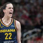 Caitlin Clark sa dotýka troch 3-ukazovateľov za 38 sekúnd výmenou proti Liberty