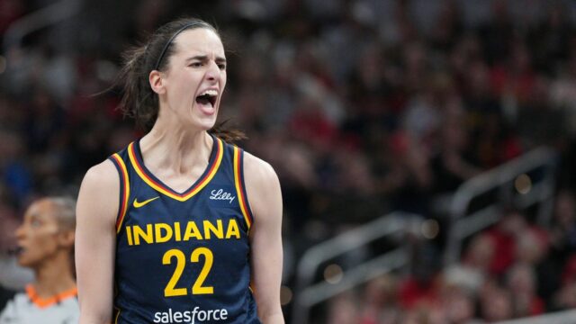 Caitlin Clark sa dotýka troch 3-ukazovateľov za 38 sekúnd výmenou proti Liberty


