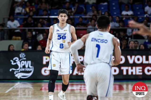 TNT TROPang 5G Calvin Ophtana počas semifinále filipínskeho pohára PBA proti dažďu alebo brilancii maliarov.