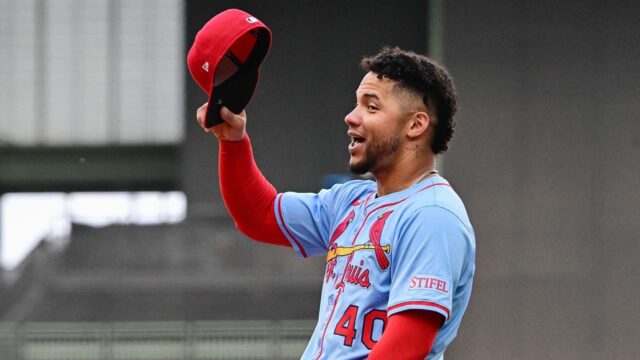 Cardinals 'Willson Contreras Slams Brewers Player Po zrážke

