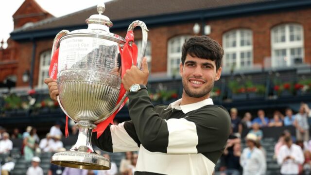Carlos Alcaraz porazil Jiřího Lehečku, aby si udržal titul Queen's Club a cement ako obľúbený Wimbledon

