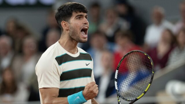 Carlos Alcaraz robí finále French Open po tom, čo Lorenzo Musetti odchádza do dôchodku

