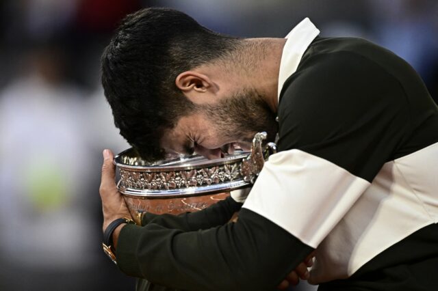 Carlos Alcaraz prekonáva Jannik Sinner v konečnej otvorenej francúzštine