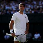 Carlos Alcaraz zastaví svoju kolíziu Wimbledon, aby poskytol ventilátor na strednom námestí, keď sa zápas zastaví, až kým sa teplota nezvýši