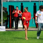 Charles Leclerc a nevesta Alexandra Saint-Mleux videla Maranello so svojím psom Leo