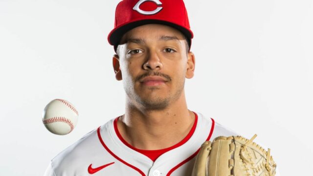 Chase Burns, aby v utorok debutoval MLB

