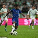 Noni Madue bol pravidelným štartérom v Chelsea, ale mohol by opustiť klub