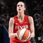 Clark sa snaží nájsť rytmus, zatiaľ čo 13-bodová horúčica sa ohýba proti Valkyries