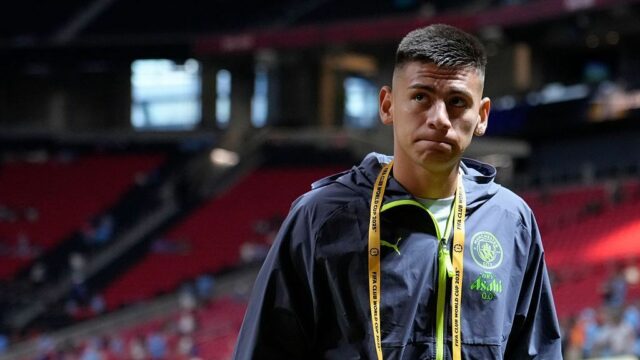 Claudio Echeverri Man City chýba tréning, v topánke

