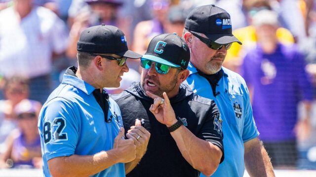 Coastal Carolina Coach slzy UMPS po truse vo World Series Herencollege

