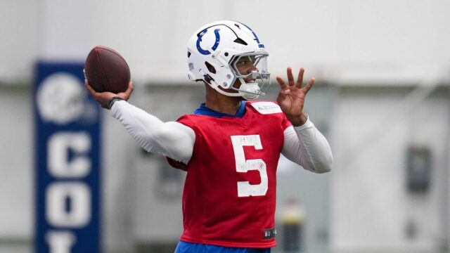 Colts QB Anthony Richardson bežal so zranením ramena

