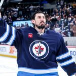 Connor Hellebuyck, prvý brankár z roku '15.
