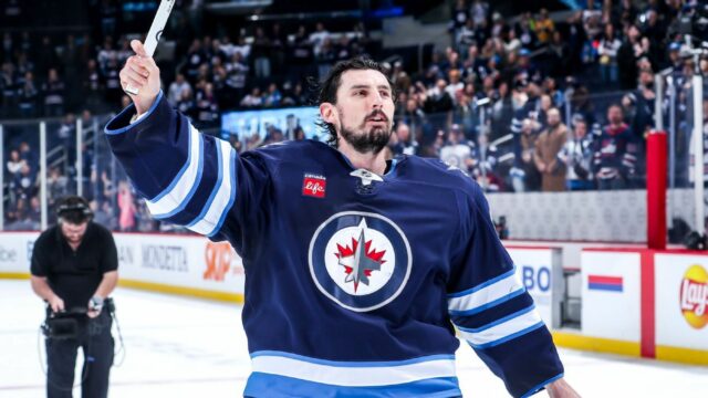 Connor Hellebuyck, prvý brankár z roku '15.

