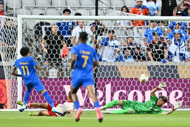 Futbal: Concacaf Gold Cup-Group Stage Chicken Curacaos
