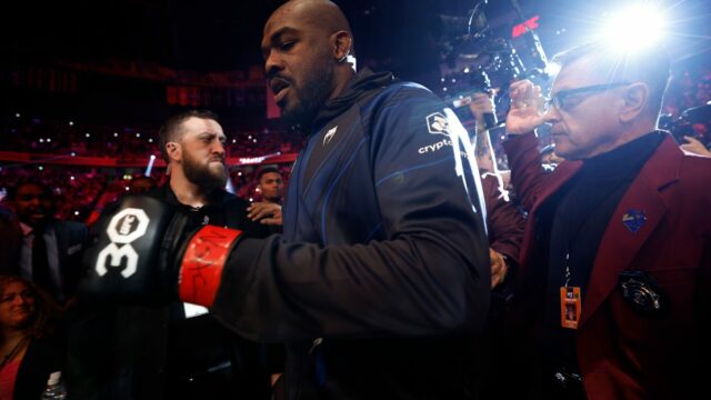 Dana White dáva Jonovi Jonesovi termín, aby podpísal boj pre Toma Aspinalla

