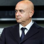 Santini (vpravo) bol vymenovaný v Tottenhame v roku 2004 na trojročnej dohode