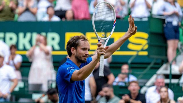 Daniil Medvedev porazil Alexandra Zvereva trinásťkrát, aby dosiahol finále Halle

