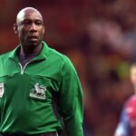 Darren Lewis Premier League je slušný Uriah Rennie a nakoniec vykazuje očividnú otázku