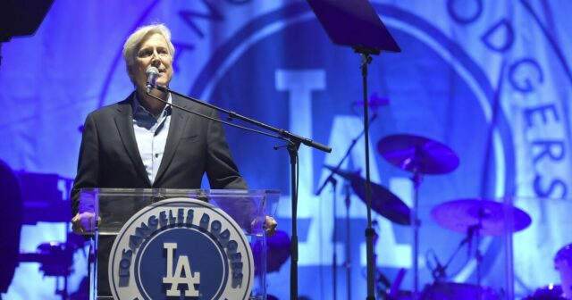 Dave Roberts si istý, že Mark Walter urobí víťazmi Lakers

