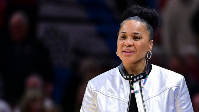 Dawn Staley diskutuje o premiestnení z chrámu do Južnej Karolíny a odmieta tím SEC

