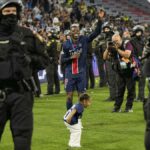 Deschamps nájdu hráčov PSG vo Francúzsku po večierku, hovorí Dembele