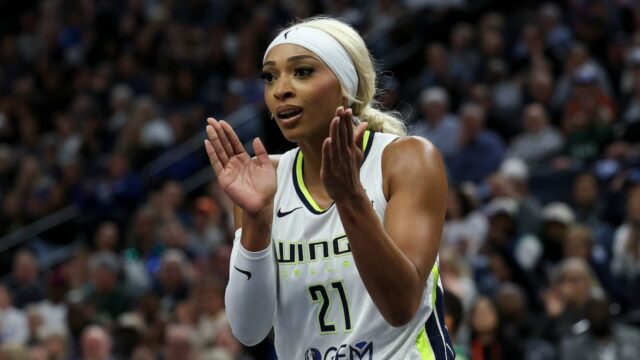 Dijonai Carrington z WNBA vystrelí späť k fanúšikom, ktorí ju nazývajú „špinavým hráčom“

