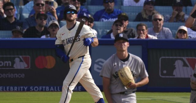 Dodgers končí s 18 stopami a 21 zásahmi na fúkanie na Yankees

