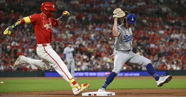 Dodgers, ktorí nemôžu využívať šance na stratu vylúčenia kardinálov

