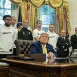 Donald Trump ohromil futbalových hráčov v oválnej kancelárii s výkopom v transportátoch