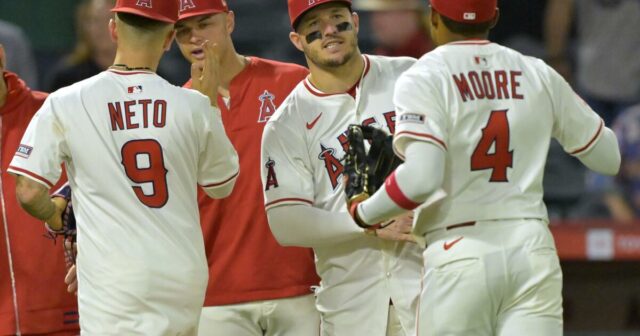 Dvaja homári Christian Moore pomáhajú anjelom zhromaždiť sa, aby porazili Red Sox

