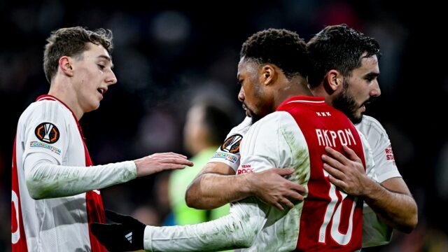 Ajax povedal siedmim hráčom, že nie sú „vítaní“ na tréningu