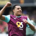 Egan-Riley bol súčasťou strany Burnley, ktorá získala povýšenie do Premier League