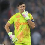 Emi Martinez zostáva otvorená na opustenie Aston Villa ako odkazy Manchester United na odkazy