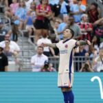 Enzo Fernandez poslal z hlavy kop z