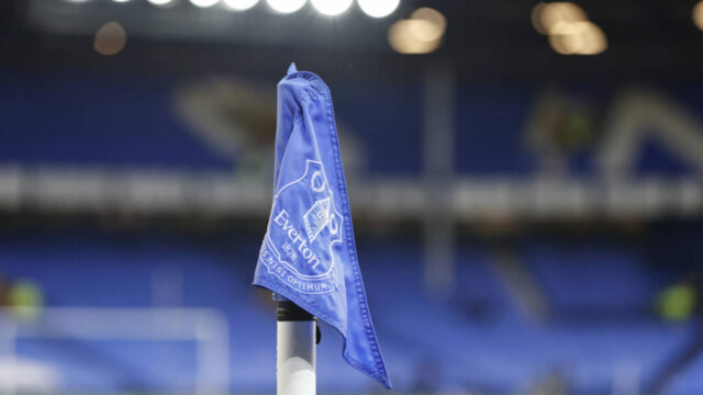 Everton dosiahne „ústnu dohodu“ o podpísaní medzinárodných obrancov

