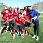 Everton má záujem podpísať bývalého záložníka Manchester United Fred (Center)