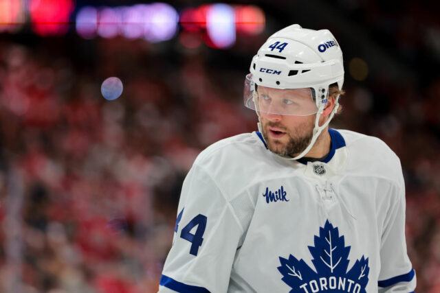 Ex-Nhler opines Morgan Rielly by mal umožniť Arceove listy, aby ho predviedli tým, že zdvíhajú svoju klauzulu bez pohybu 


