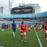FIFA ponúka štyri voľné kluby svetového pohára pre fanúšikov, ktorí platia za sledovanie víťazstva Chelsea oneskoreného víťazstva uprostred boja o vyplnenie štadiónov.