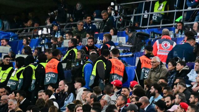Fan Fan zomrie po jeseni počas finále ligy UEFA medzi Španielskom a Portugalskom

