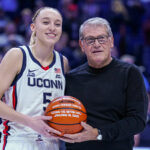 Fanúšikovia College Hoops reagujú na možné Auriemma-Paigers Geno Geno
