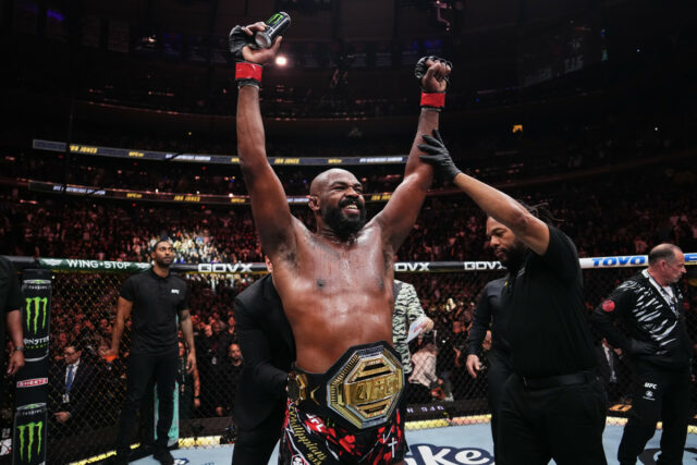 Fanúšikovia UFC reagujú na oznámenie Jon Jonesa Dana White

