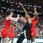 Fanúšikovia WNBA Reagujú, keď A'ja Wilson zjavne obviňuje „flop“ spoluhráč Caitlin Clark 233 468 dolárov „Flopping“