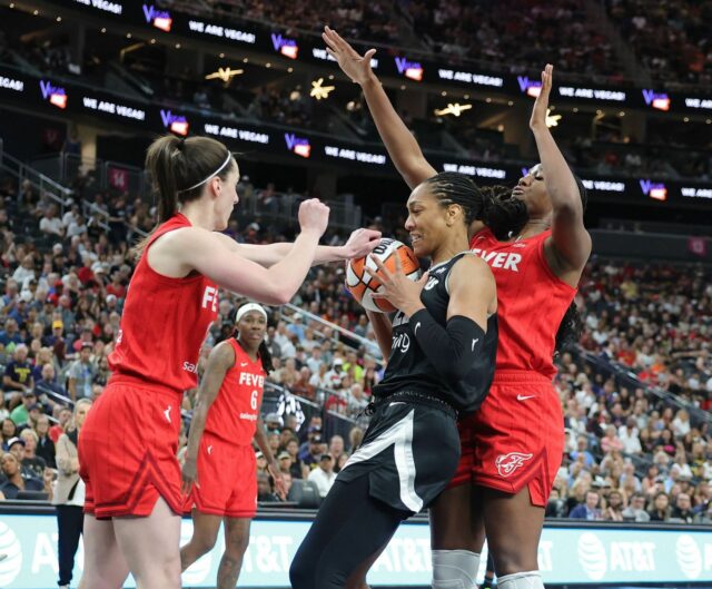 Fanúšikovia WNBA Reagujú, keď A'ja Wilson zjavne obviňuje „flop“ spoluhráč Caitlin Clark 233 468 dolárov „Flopping“  

