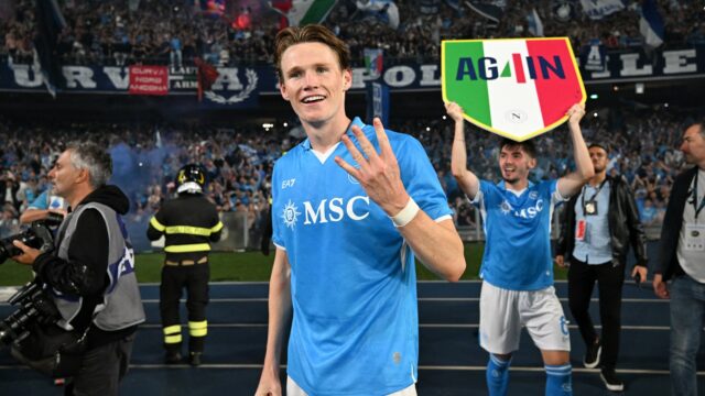 Scott McTominay oslavuje svoj cieľ v tom, čo by bolo naďalej tričko 20 280 GBP