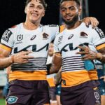 Broncos Superstar Reece Walsh (na obrázku vľavo) zachránil Adam Hawse v sociálnych médiách po tom, čo hostiteľ športového rádiu povedal svojmu spoluhráčovi Ezre Mamovi od svojich fanúšikov kritiky rivala