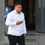 Teui 'TC' Robati (na obrázku pred súdom) nebol vinný zo znásilnenia ženy v krčme Brisbane v toalete 11. decembra 2022