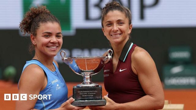 Jasmine Paolini and Sara Errani holds the French Open women's doubles trophy