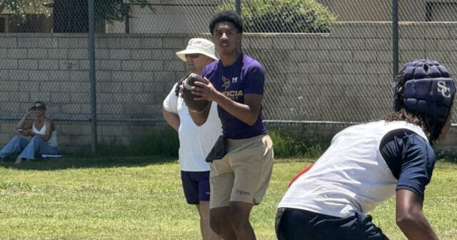Freshman QB Evan McCalister je „tajnou zbraňou Valencie“

