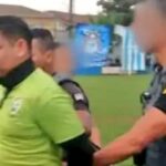 Futbalový rozhodca zatkol stredný zápas, pretože policajná búrka v nepriestrelných vestách | Futbalový šport