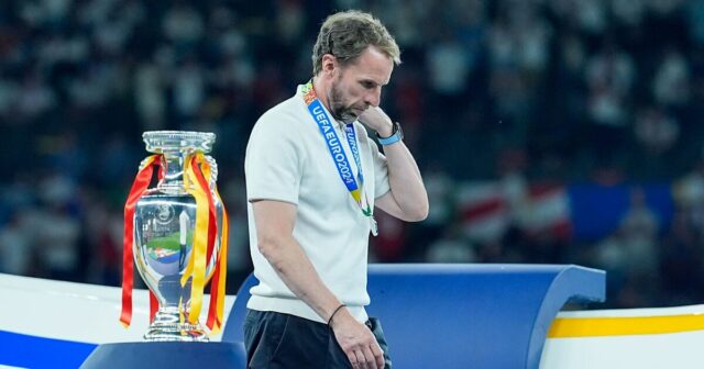 Gareth Southgate by mal vrátiť rytierov, pretože najvyššia česť Británie sa stáva fraškou | Futbalový šport

